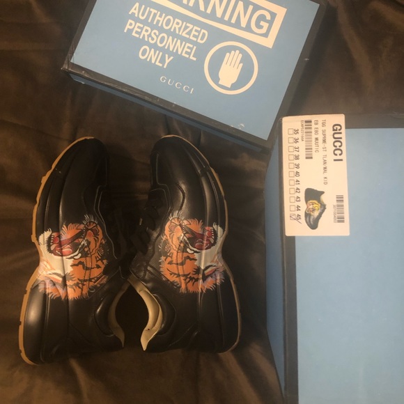 Shoes - Picture 2 of 8